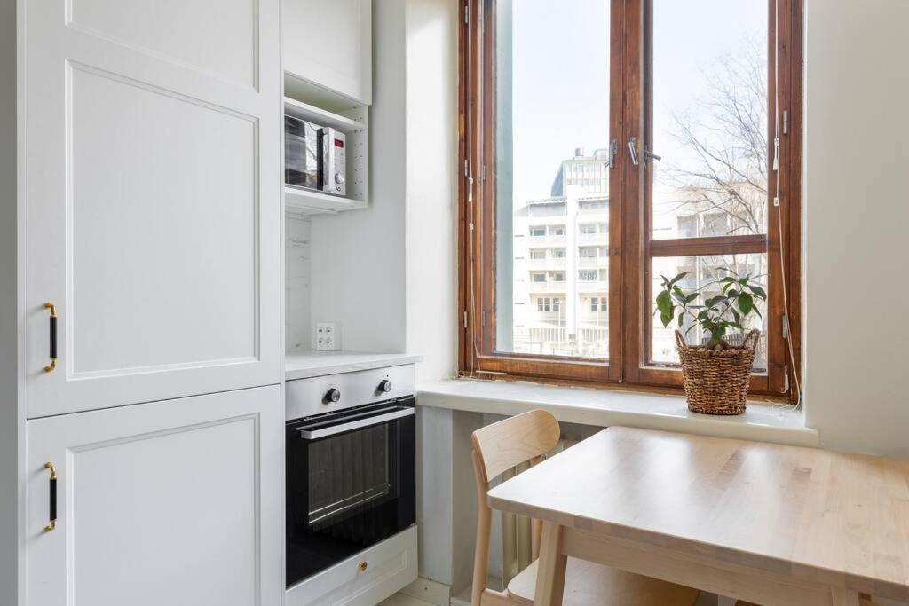 Charming With Garden Views Steps From Metro Lägenhet Helsingfors